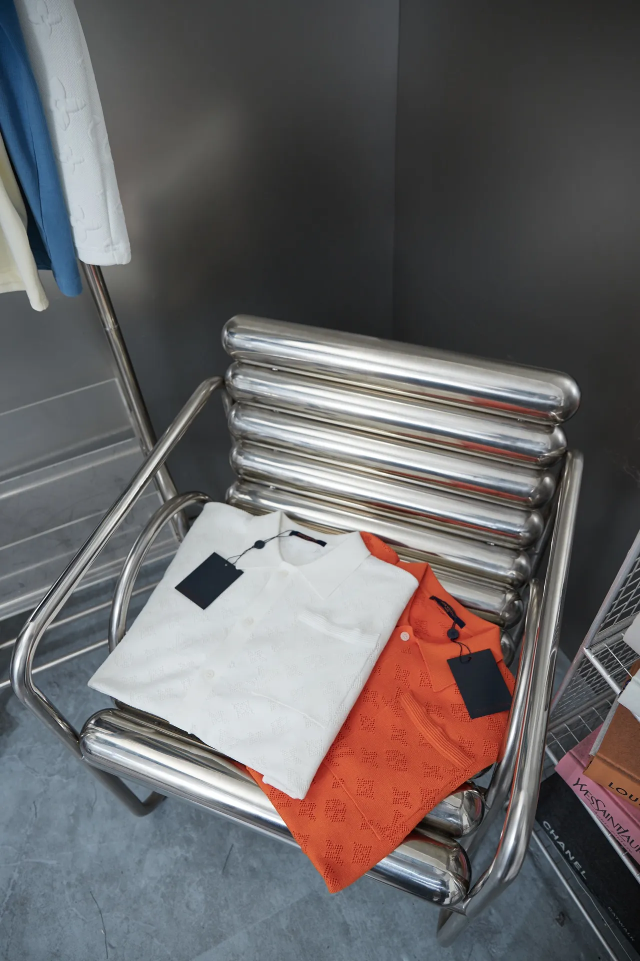 🅿️240 high-quality LV Louis 2025 spring and summer new, hollow jacquard knitted cardigan, the fabric is made of 150D/48F polyester special-shaped optical long fiber thread ➕40 count double-ply ring-spun pure cotton yarn, woven with a 24-needle cylindrical jacquard loom imported from Italy, the upper body is more textured S M L XL